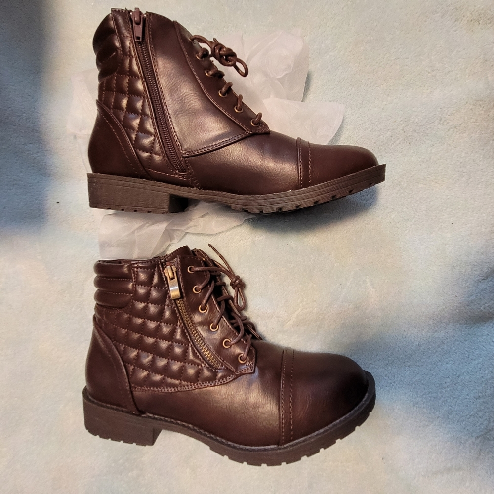 NWT Brown Viva Lace Up Boots, size 10